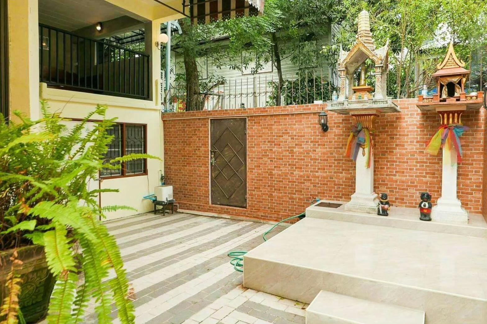 Baankhon Private Room In Thai House Check In By Yourself Code Inbox Adult Only Бангкок Экстерьер фото