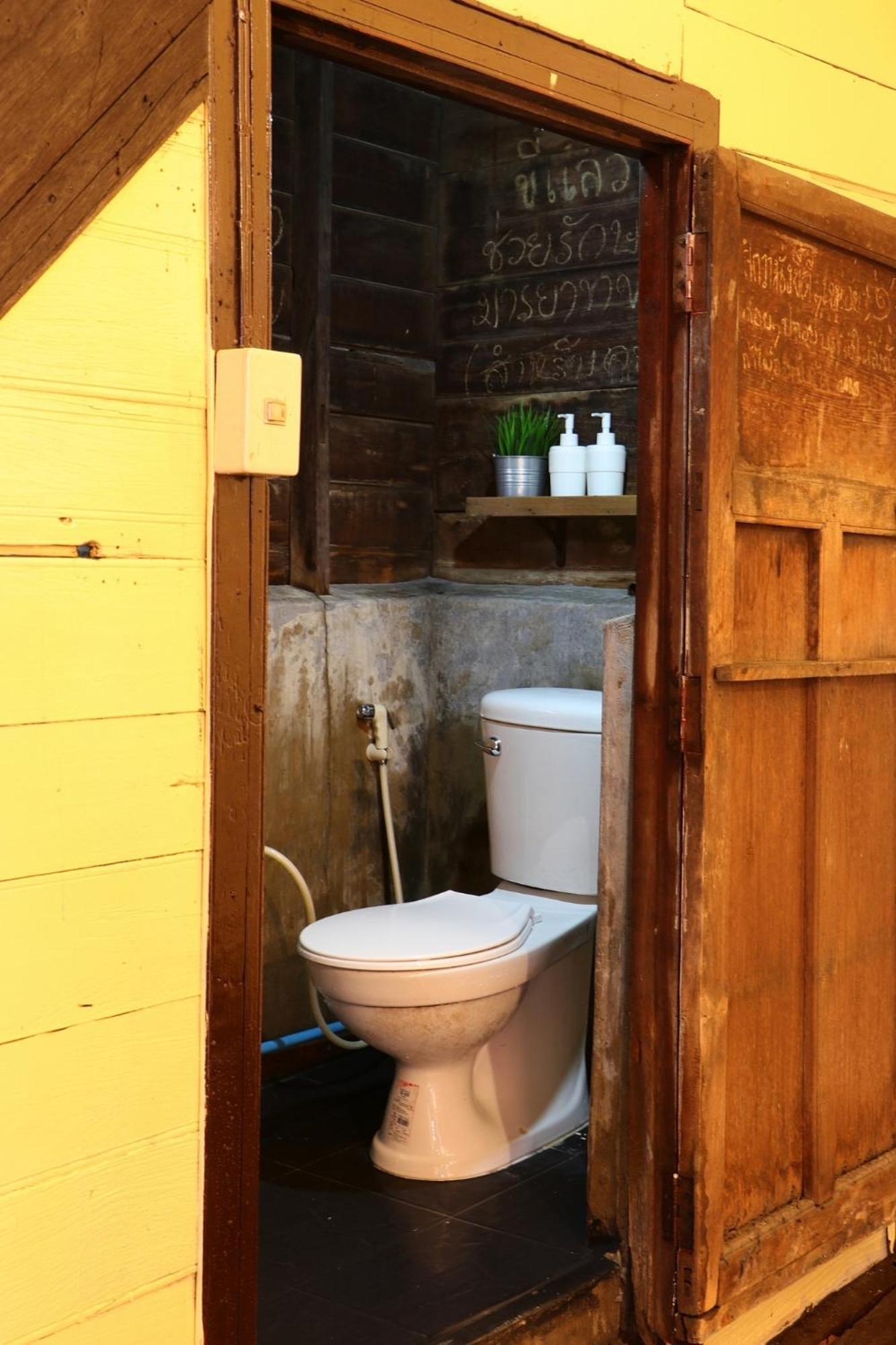 Baankhon Private Room In Thai House Check In By Yourself Code Inbox Adult Only Бангкок Номер фото